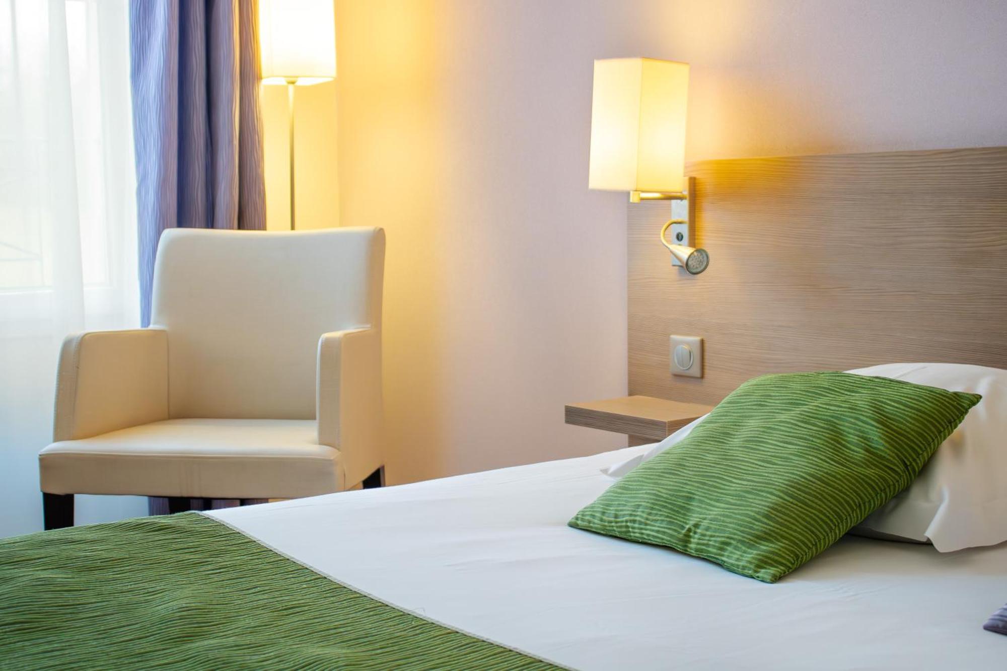 Brit Hotel Chateaudun Exterior photo