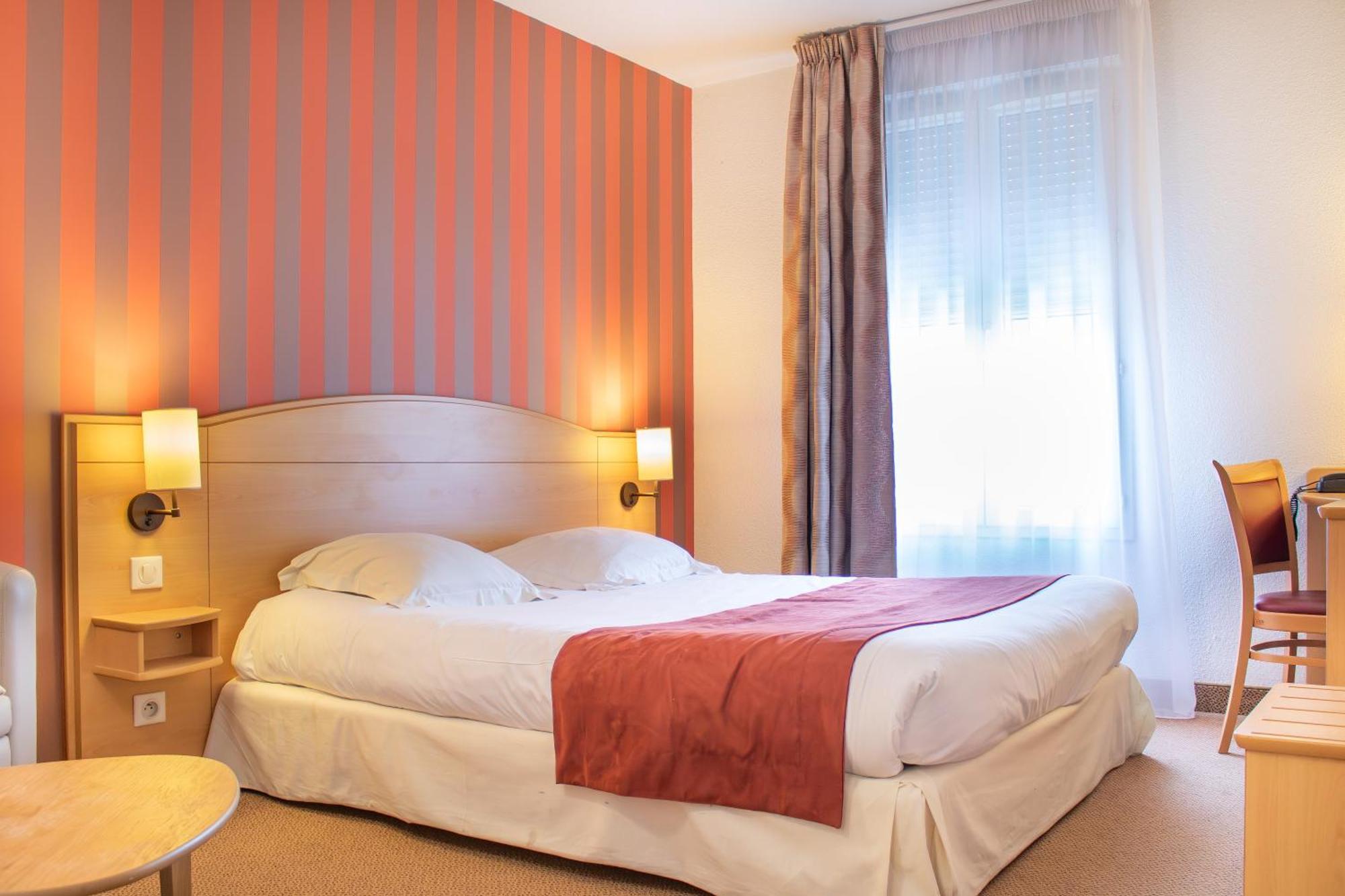 Brit Hotel Chateaudun Exterior photo