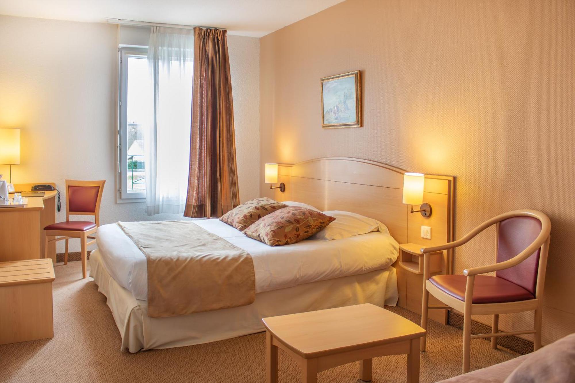 Brit Hotel Chateaudun Exterior photo