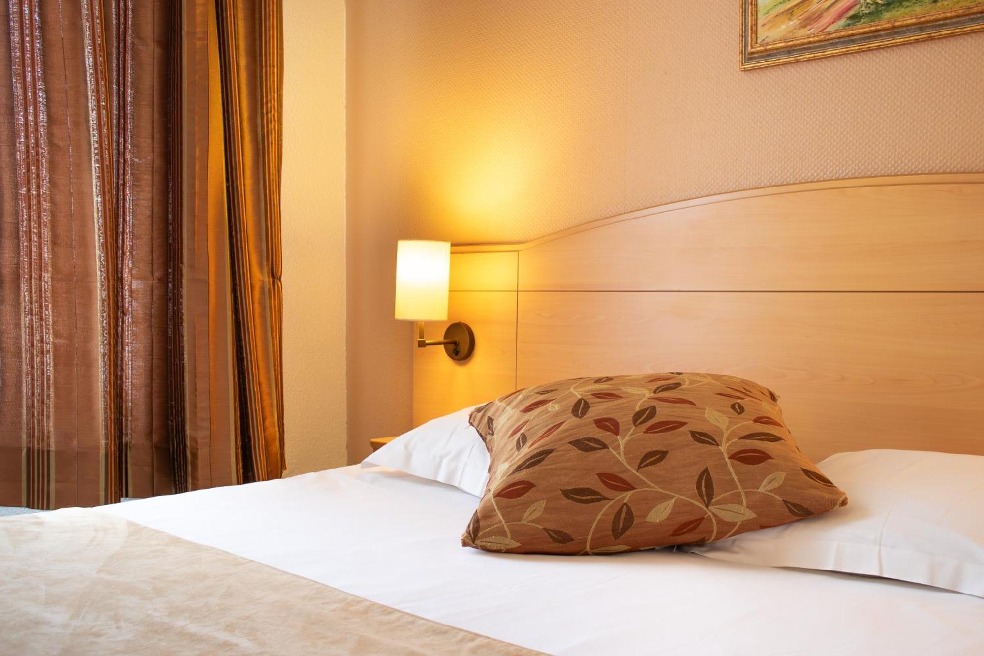 Brit Hotel Chateaudun Exterior photo