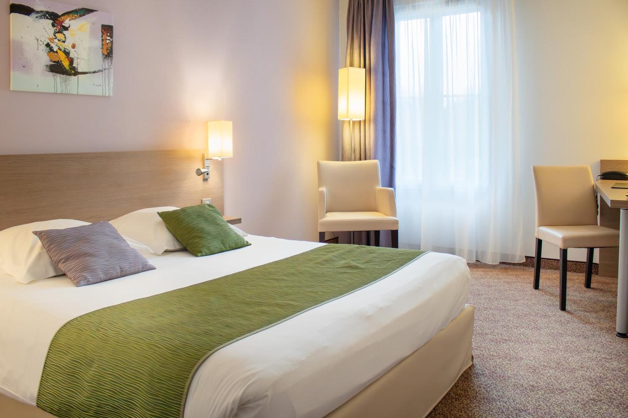 Brit Hotel Chateaudun Exterior photo