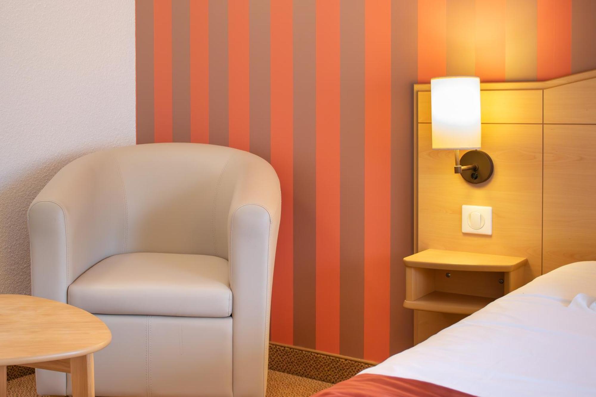 Brit Hotel Chateaudun Exterior photo